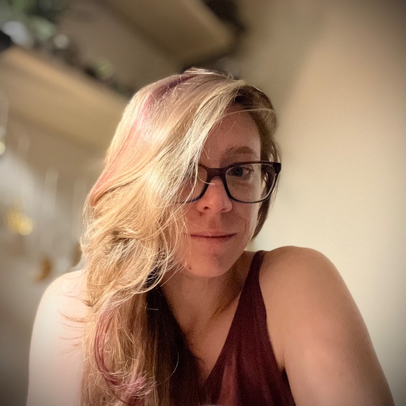 Meet your Posher, Chelsey - Picture 2 of 3